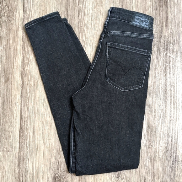 Levi's Denim - EUC Levi Strauss & Co. Black Denim 721 High Rise Skinny Jeans Size 26